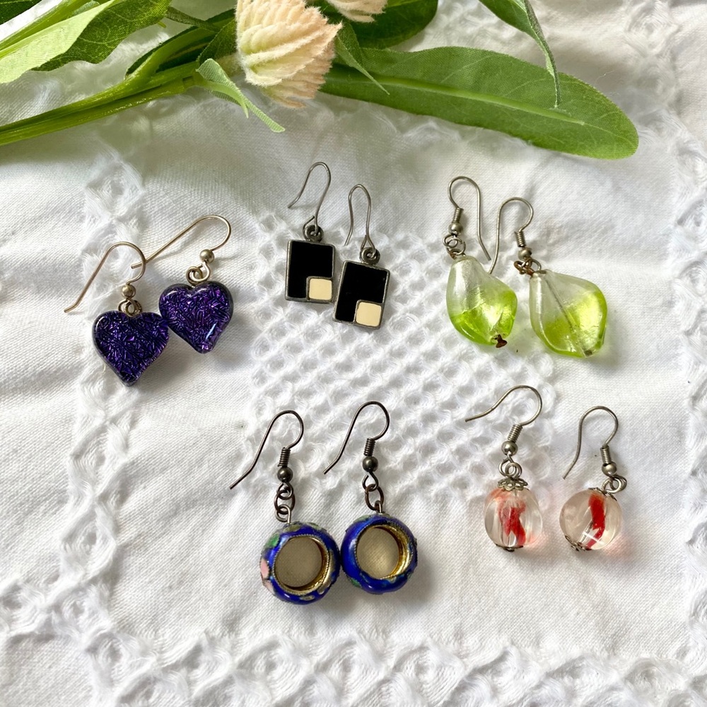 5 pairs of earrings